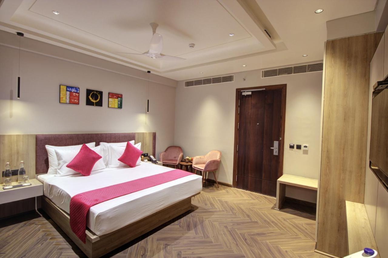 Cygnett Collection K K Hotel Faizābād Exterior foto