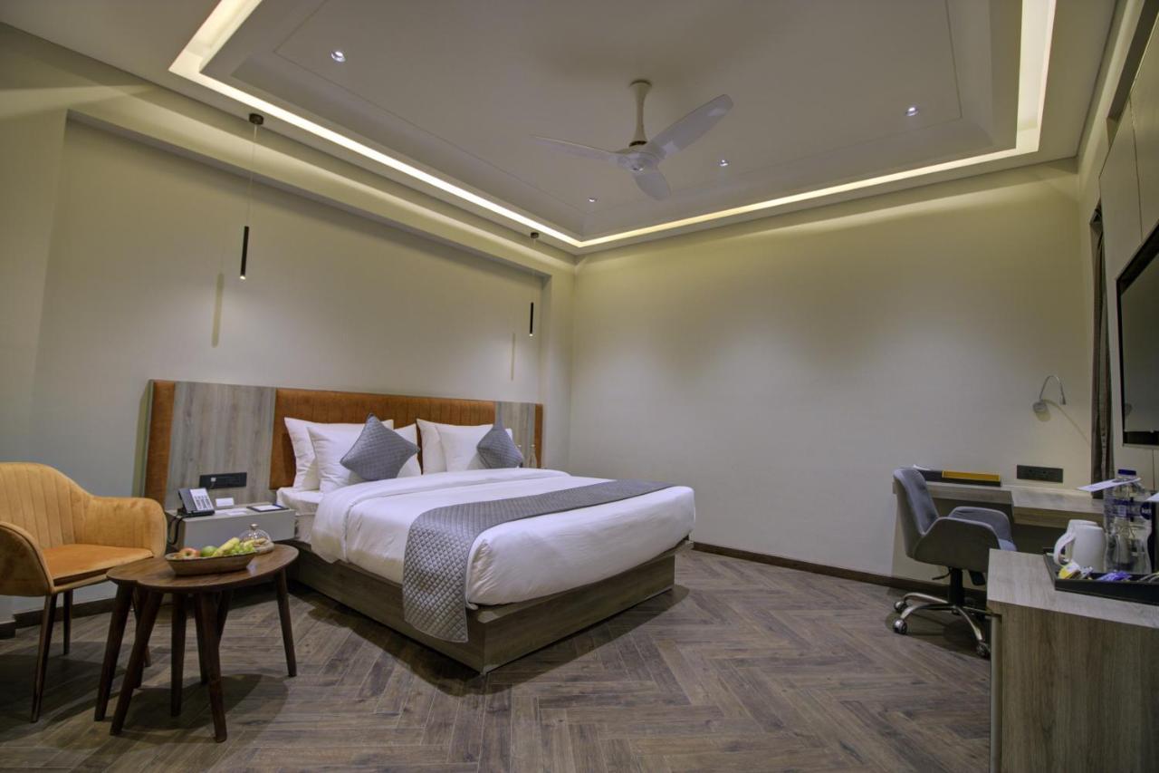 Cygnett Collection K K Hotel Faizābād Exterior foto